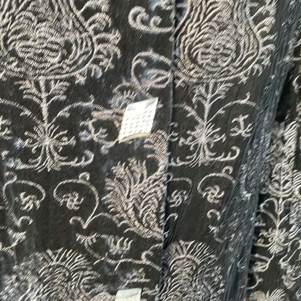 Aris , a burnout, silk velvet tapestry jacket or opera coat with jeweled buttons - Picture 5 of 10